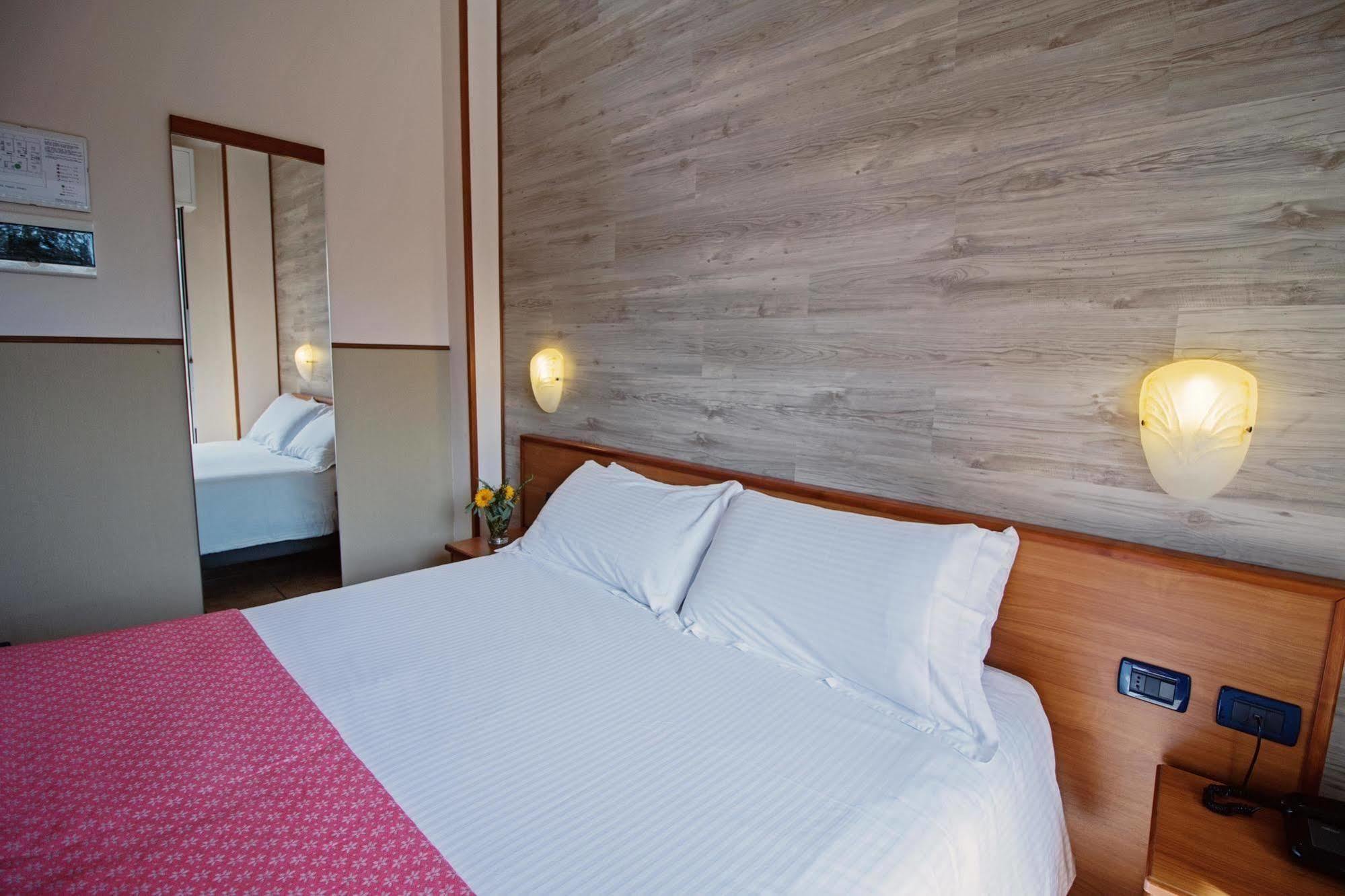 Albergo Moderno & Spa Fuipiano Valle Imagna Екстер'єр фото