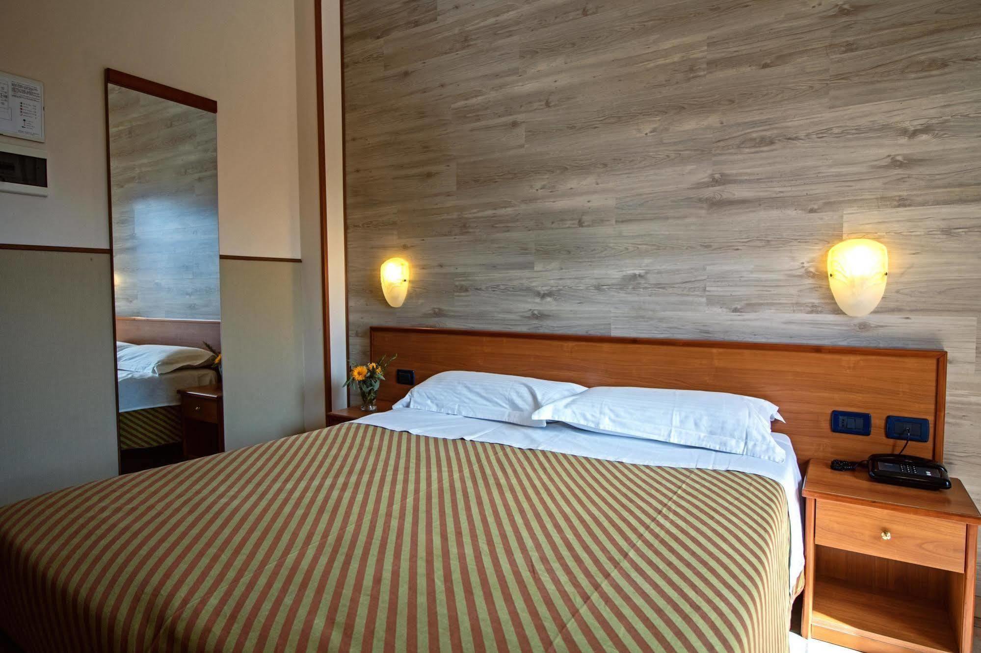 Albergo Moderno & Spa Fuipiano Valle Imagna Екстер'єр фото